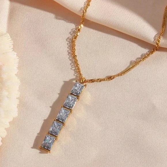 NEW 18K GOLD BAR DIAMOND NECKLACE, NICE NECKLACE, CUTE NECKLACE - Picture 2 of 5